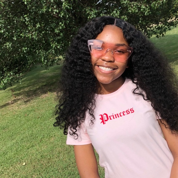 Meet your Posher, Alandria - Picture 2 of 2